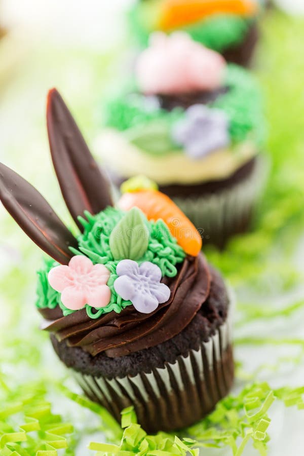 Easter cupcakes stock image. Image of bloom, garden, decoration 39014547