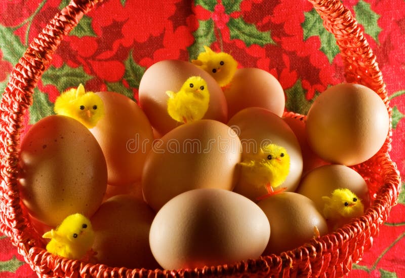 Easter: little yellow chickens and simple eggs