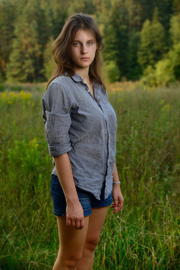 https://thumbs.dreamstime.com/b/eastern-european-girl-field-near-forest-belarus-68742894.jpg