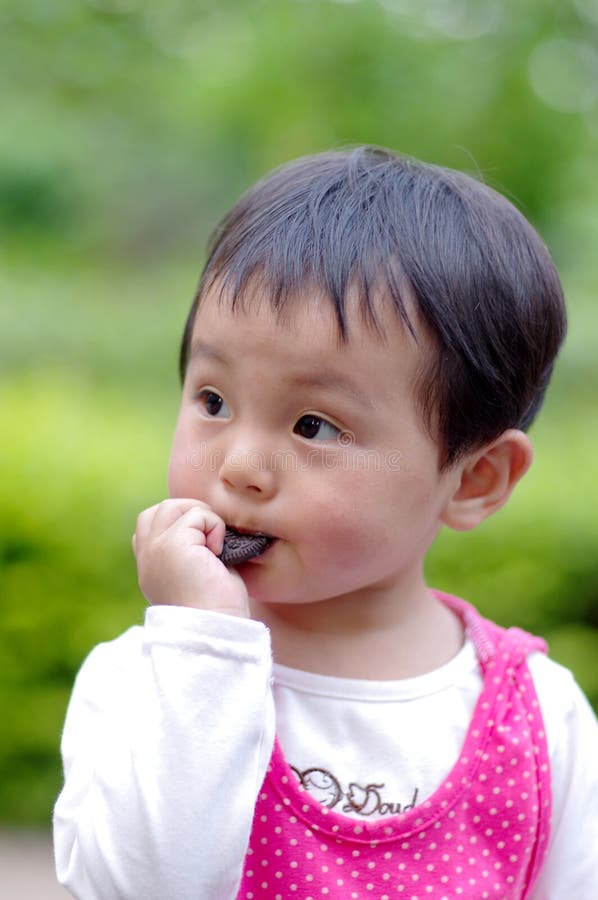 A chinese girl eat biscuit