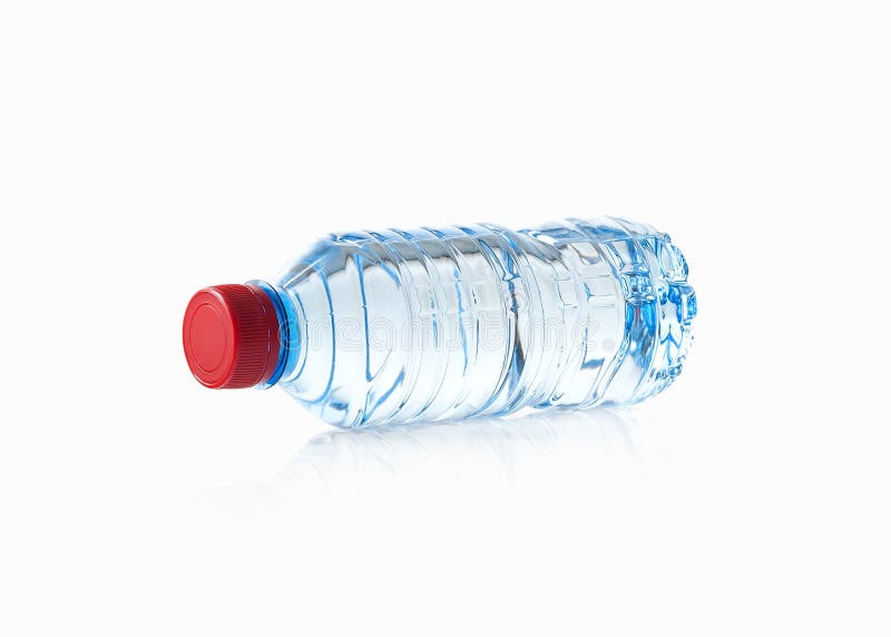Eau Petite Bouteille D'eau En Plastique Sur Le Fond Blanc Image stock -  Image du rouge, froid: 49906169