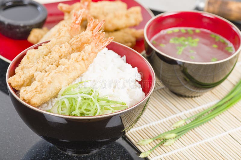 EbiSehne, Garnele Tempura Auf Reis Mit Pilz Und Meerespflanze, ISO