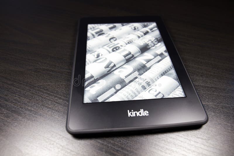 Hình nền đen trên Kindle khiến cho các bức ảnh thật sự nổi bật và ấn tượng hơn. Đặc biệt, khi chúng được trình bày trên màn hình cảm ứng cao cấp của Kindle, bạn sẽ không thể chối từ về độ sắc nét và phần mềm tiên tiến mà sản phẩm này mang lại.