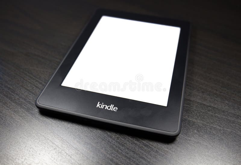 Kindle 4 với nền đen: Kindle 4 với nền đen là sự kết hợp hoàn hảo giữa tiện dụng và thẩm mỹ, tạo nên một không gian đọc sách đầy tinh tế và sang trọng. Nếu bạn là một độc giả yêu thích cảm giác thật sự trông vào trang sách điện tử, hãy dùng Kindle 4 với nền đen đẳng cấp này!