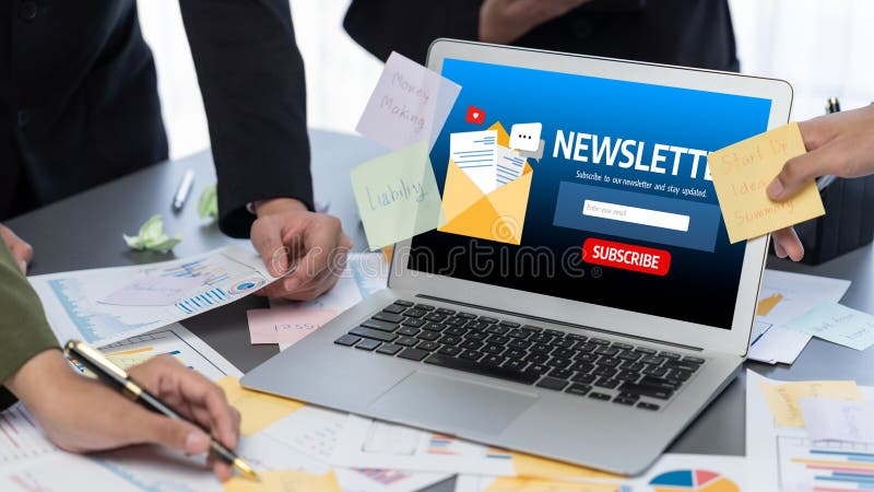 Echipa de analiști utilizează note adezive pentru brainstorming creativ cu date BI. Prodigy stock photo