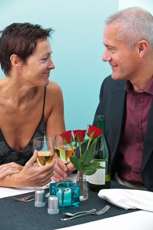 Echtpaar in een restaurant royalty-vrije stock fotografie Echtpaar in een restaurant royalty-vrije stock fotografie