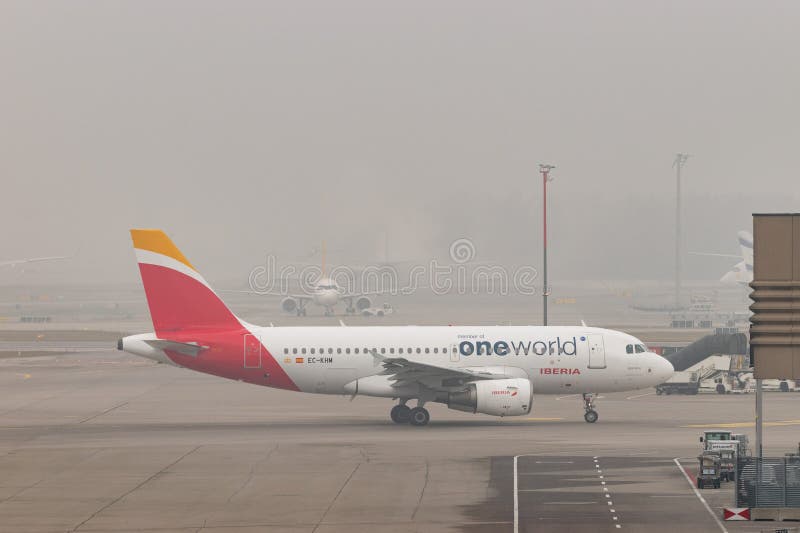 ECKHM Iberia Airbus A31911 jet στη Ζυρίχη στην Ελβετία 2012025 στοκ εικόνα με δικαίωμα ελεύθερης χρήσης
