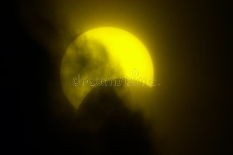 Eclipse solar parcial imagens de stock Eclipse solar parcial imagens de stock