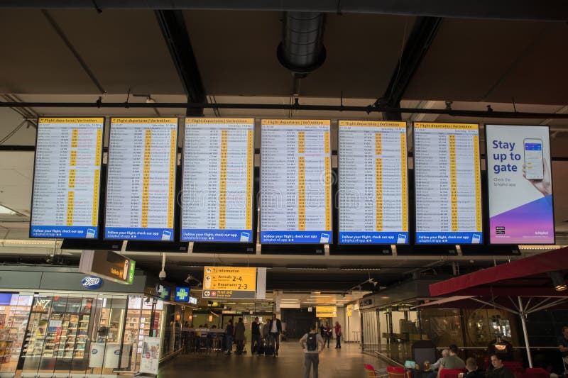 Tabela De Arrivalss E De Partidas No Aeroporto De Louis Armstrong