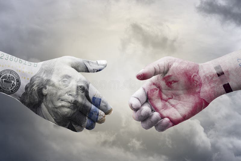 Ecrã de notas de dólar americano e China Yuan, em handshake com nuvens É símbolo de direitos aduaneiros econômicos, guerra comerc imagem de stock Ecrã de notas de dólar americano e China Yuan, em handshake com nuvens É símbolo de direitos aduaneiros econômicos, guerra comerc imagem de stock