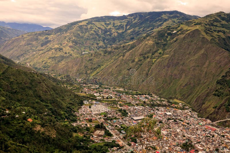 Ecuatoriaanse bergstad royalty-vrije stock afbeeldingen Ecuatoriaanse bergstad royalty-vrije stock afbeeldingen