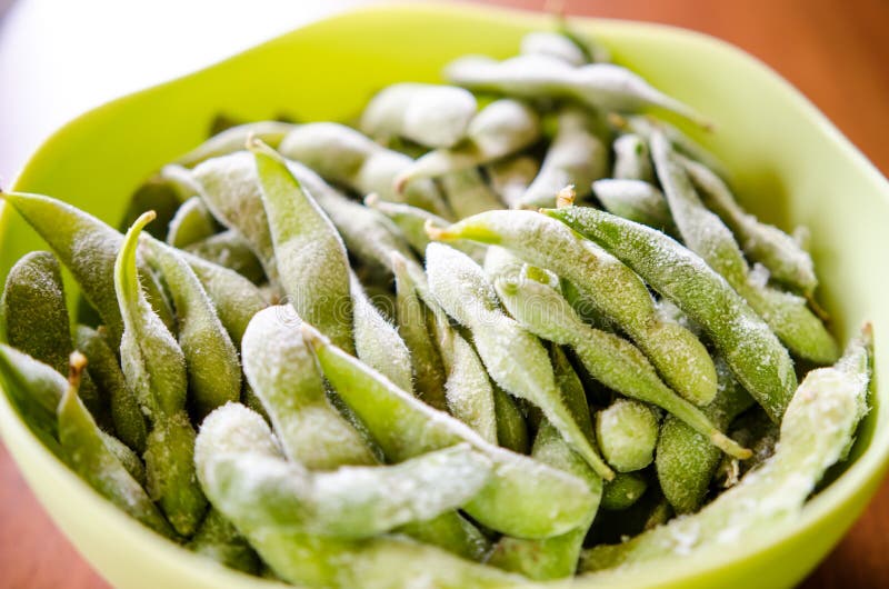 Edamame congelado imagen de archivo. Imagen de dieta 23938479