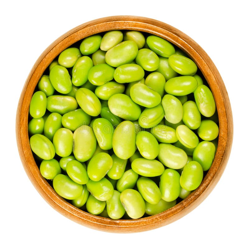 Edamame Gröna sojabönor i träskål royaltyfria foton