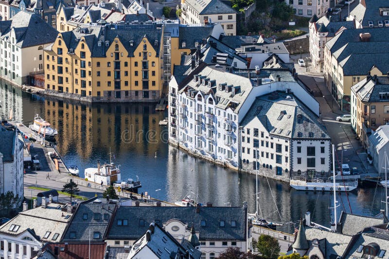 Edifici di Jugendstil in Alesund fotografie stock Edifici di Jugendstil in Alesund fotografie stock