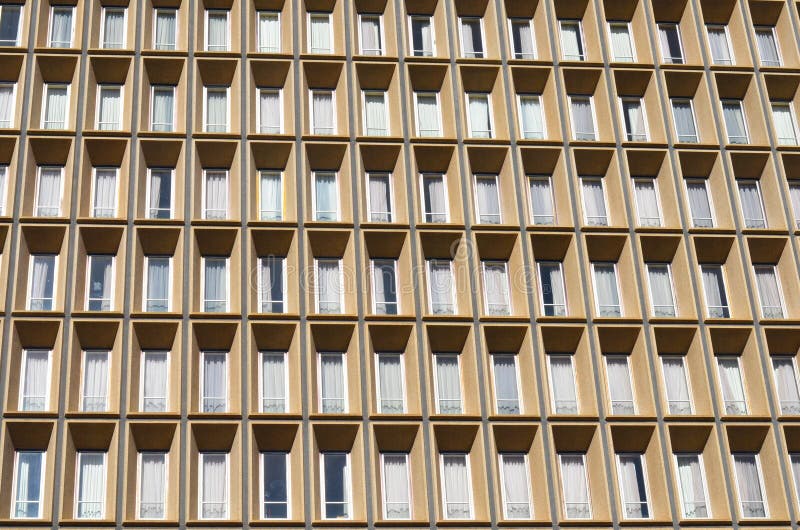 Edificio de oficinas de la fachada de la ventana imágenes de archivo libres de regalías Edificio de oficinas de la fachada de la ventana imágenes de archivo libres de regalías