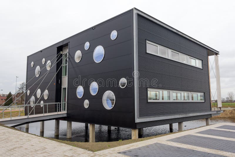 Edificio de oficinas moderno fotografía de archivo