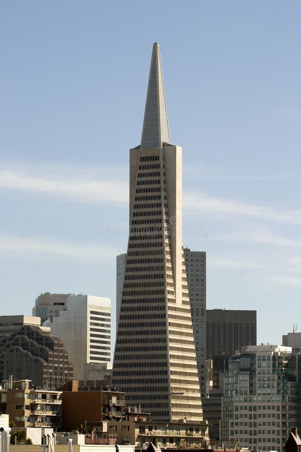 Edificio de Transamerica al mediodía imágenes de archivo libres de regalías Edificio de Transamerica al mediodía imágenes de archivo libres de regalías