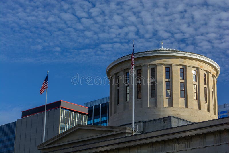 Edificio del capitolio del estado del Statehouse de Ohio en Sunny Day imagen de archivo Edificio del capitolio del estado del Statehouse de Ohio en Sunny Day imagen de archivo
