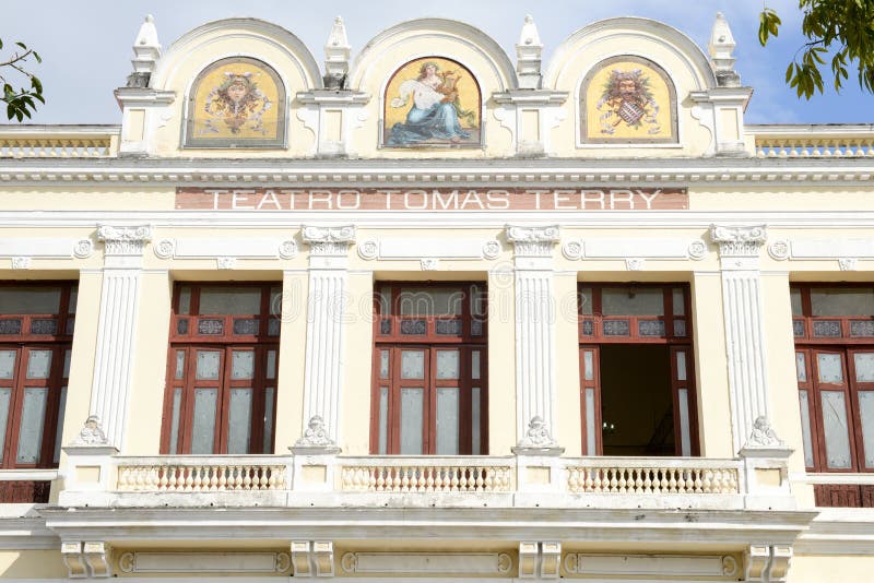 Edificio di Tomas Terry del teatro in Cienfuegos immagini stock libere da diritti Edificio di Tomas Terry del teatro in Cienfuegos immagini stock libere da diritti