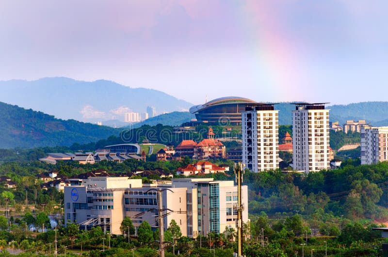 Edificio per uffici di Dell di paesaggio urbano, grattacieli, nel paesaggio di Putrajaya della priorità alta fotografie stock libere da diritti Edificio per uffici di Dell di paesaggio urbano, grattacieli, nel paesaggio di Putrajaya della priorità alta fotografie stock libere da diritti
