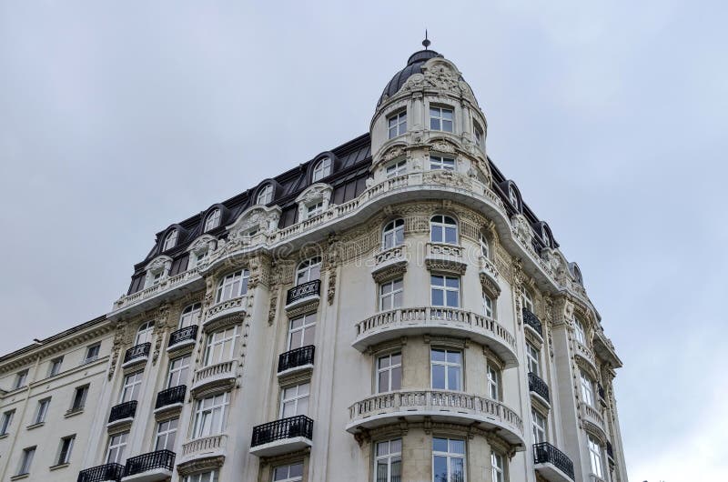 Edificio renovado viejo en la ciudad de Sofía imágenes de archivo libres de regalías Edificio renovado viejo en la ciudad de Sofía imágenes de archivo libres de regalías