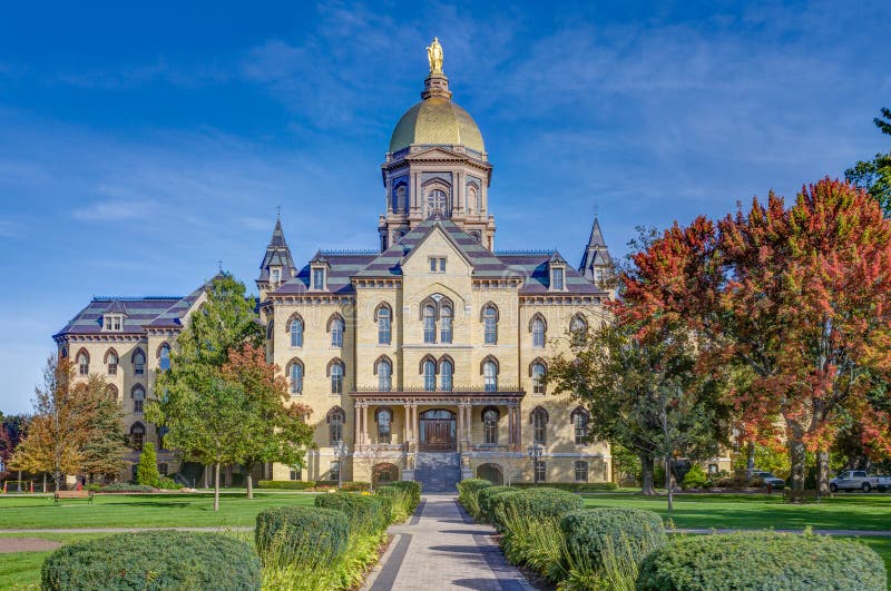 Edificio servizi principale sulla città universitaria di Notre Dame Univers