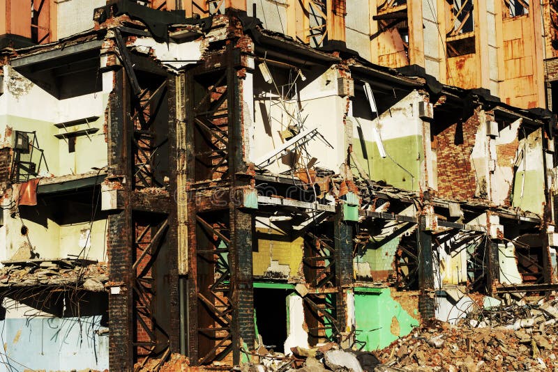 Edificio viejo para la demolición, ruinas imagen de archivo Edificio viejo para la demolición, ruinas imagen de archivo