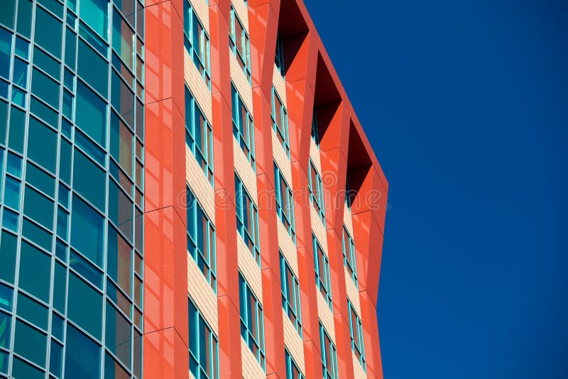 Edificios modernos del negocio con el fondo del cielo foto de archivo Edificios modernos del negocio con el fondo del cielo foto de archivo