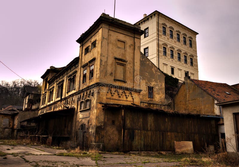 Edifício velho da cervejaria imagens de stock Edifício velho da cervejaria imagens de stock