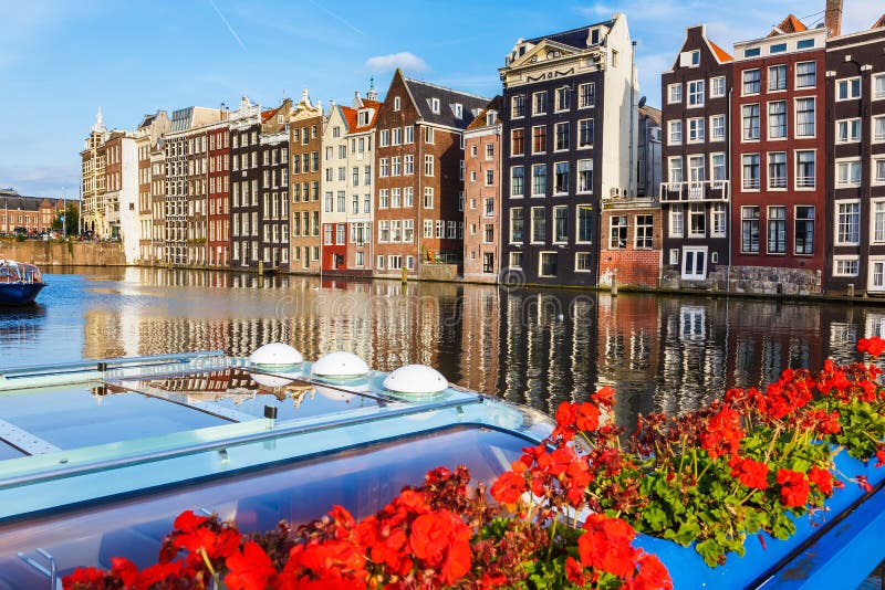 Edifícios holandeses tradicionais, Amsterdão foto de stock Edifícios holandeses tradicionais, Amsterdão foto de stock
