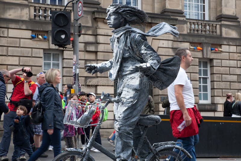 Edinburgfestivalfrans 3†”27 Augusti 2018 Breda ut sig som är olikt och precis lite grann galet arkivfoton Edinburgfestivalfrans 3†”27 Augusti 2018 Breda ut sig som är olikt och precis lite grann galet arkivfoton