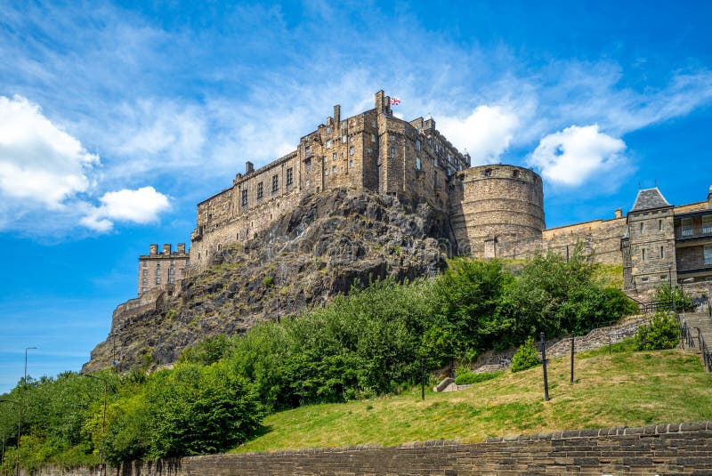 Hrad je pevnost který z město z, skotsko, jeho pozice na hrad skála.