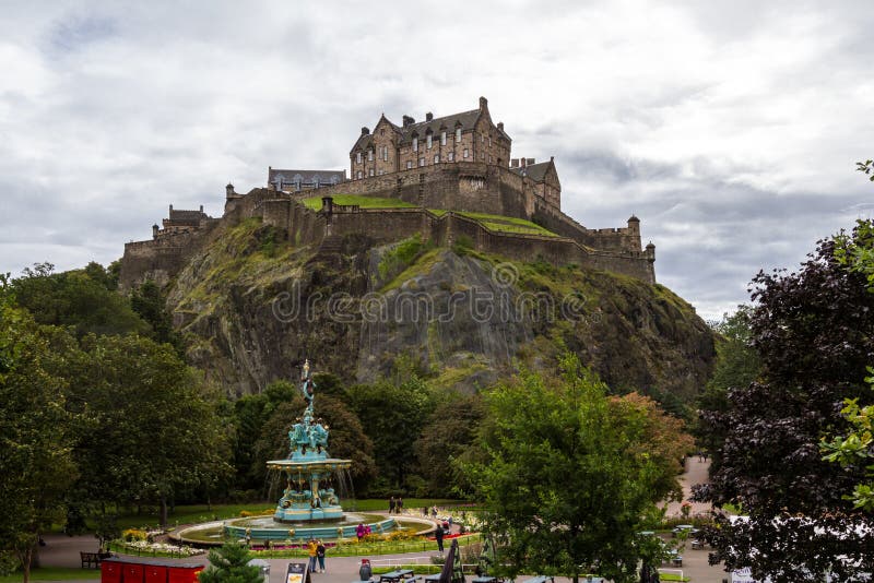 Edinburgh Castle and Ross Fountain stock images Edinburgh Castle and Ross Fountain stock images