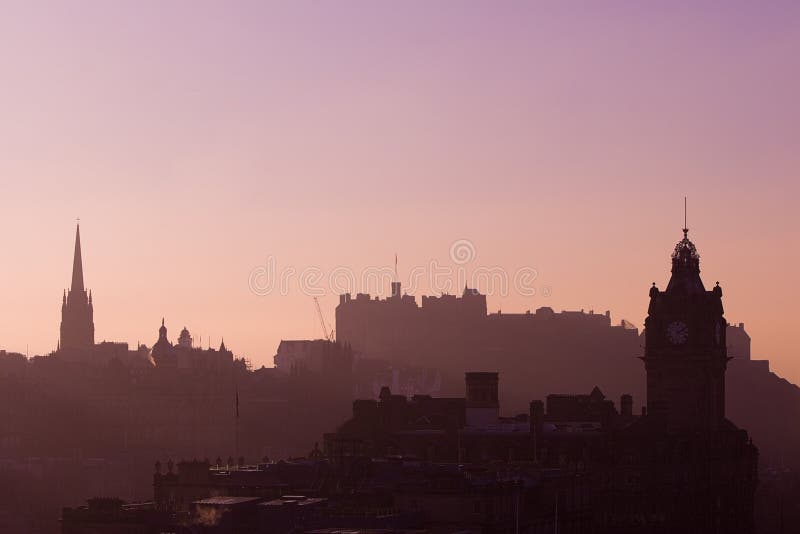 Il Castello di edimburgo Silhouette al Tramonto.