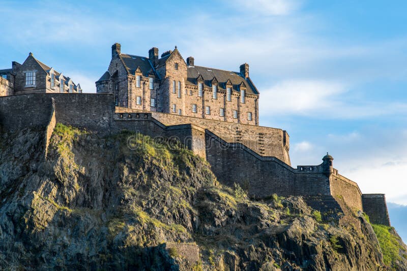 Edinburgh-Schloss, wie von Prinzen Street Gardens gesehen stockbilder Edinburgh-Schloss, wie von Prinzen Street Gardens gesehen stockbilder
