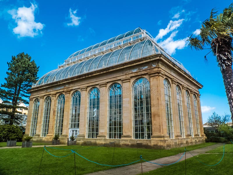 EDINBURGH, SCHOTLAND, 18 April, het 2016-Victoriaanse Palmhuis, Koninklijke Botanische Tuinen, Edinburgh, Schotland stock afbeelding EDINBURGH, SCHOTLAND, 18 April, het 2016-Victoriaanse Palmhuis, Koninklijke Botanische Tuinen, Edinburgh, Schotland stock afbeelding