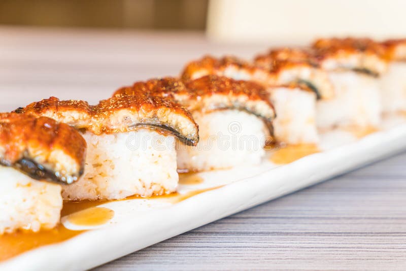 eel sushi (unagi)