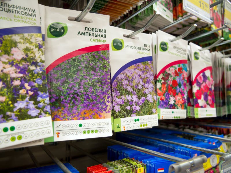 Een aantal zakken met zaden van diverse decoratieve bloemen royalty-vrije stock afbeelding Een aantal zakken met zaden van diverse decoratieve bloemen royalty-vrije stock afbeelding