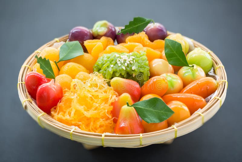 Een assortiment van zoete Thaise desserts stock afbeelding Een assortiment van zoete Thaise desserts stock afbeelding