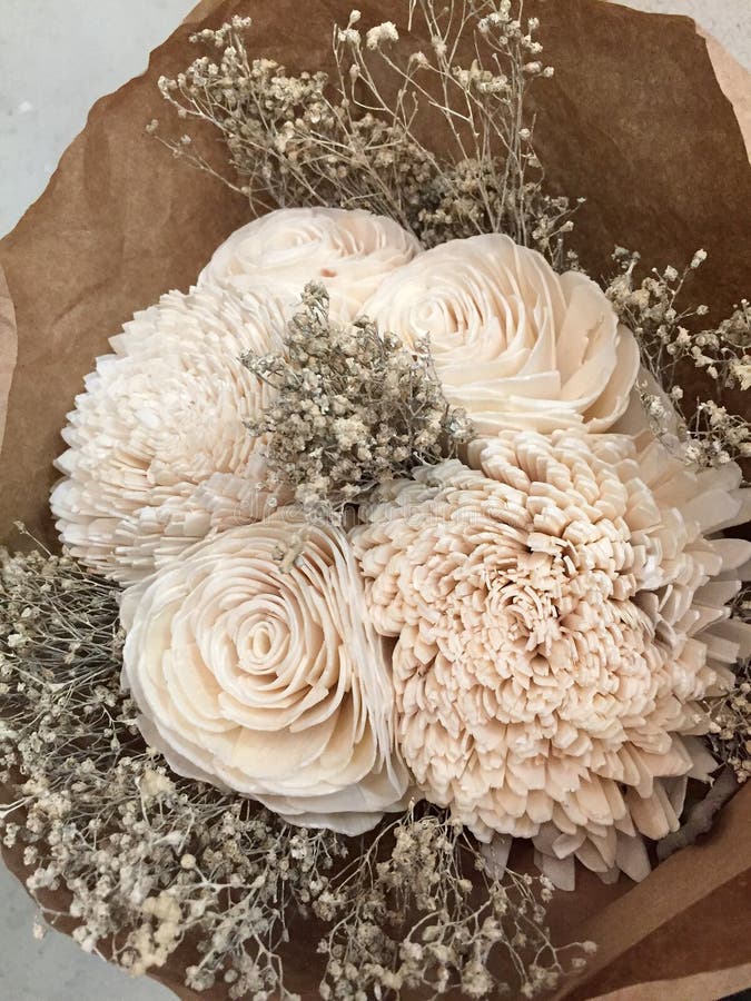 Een bos van witte kunstbloemen royalty-vrije stock foto