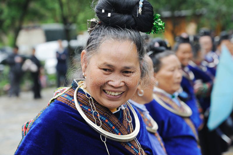Een Chinese miaos oude vrouw stock fotografie Een Chinese miaos oude vrouw stock fotografie