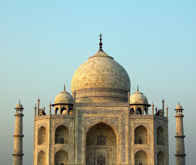 Een dichte omhooggaande mening van Taj Mahal in Agra, India stock afbeelding Een dichte omhooggaande mening van Taj Mahal in Agra, India stock afbeelding