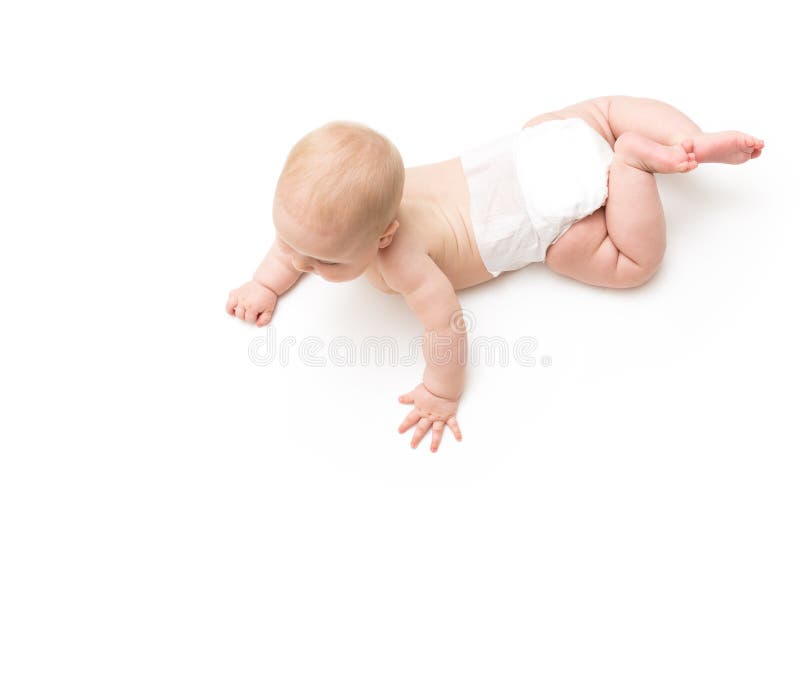 Een gelukkige baby die geïsoleerd is op witte oorkinf op de vloer royalty-vrije stock foto Een gelukkige baby die geïsoleerd is op witte oorkinf op de vloer royalty-vrije stock foto