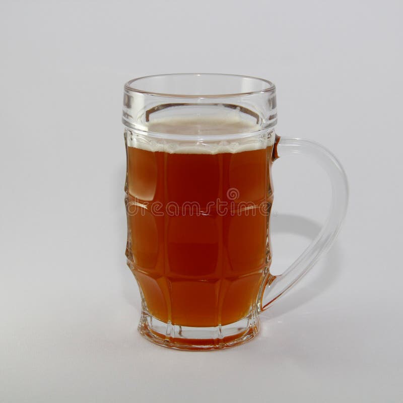 Een glas vers bier stock foto Een glas vers bier stock foto