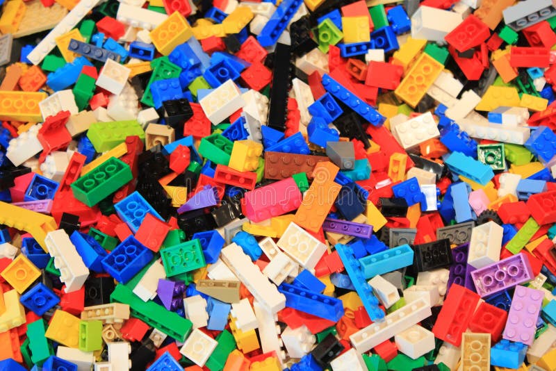 Een Grote Met LEGO-stenen Stock - Image of doos: 156923214
