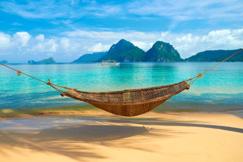 Een Hangmat bij het Strand stock foto Een Hangmat bij het Strand stock foto