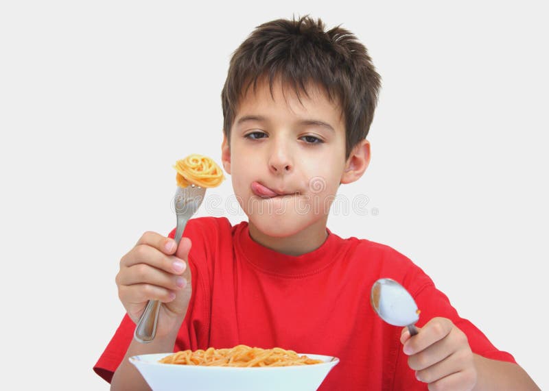 Een jongen en een spaghetti royalty-vrije stock afbeeldingen Een jongen en een spaghetti royalty-vrije stock afbeeldingen