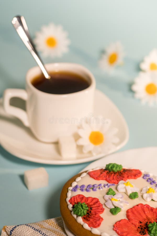 Een kop van koffie met peperkoeken stock foto's Een kop van koffie met peperkoeken stock foto's