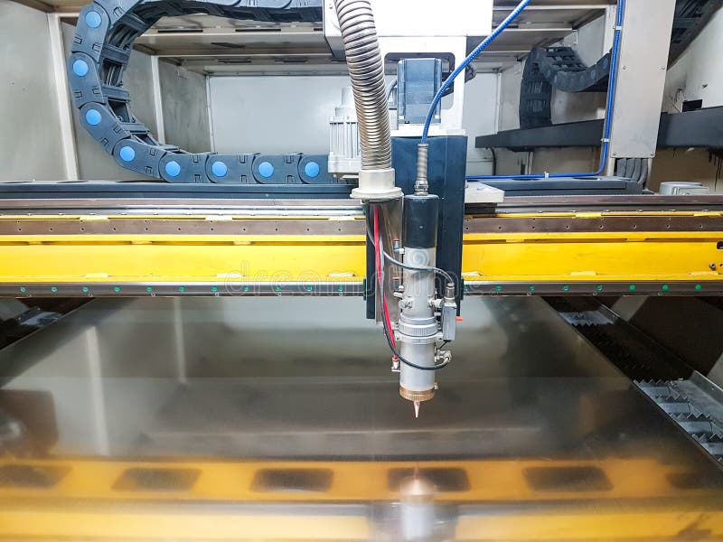 Een lasersnijmachine klaar voor het werk stock foto Een lasersnijmachine klaar voor het werk stock foto