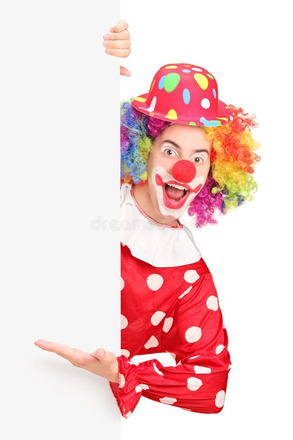 Een mannelijke clown die op een leeg paneel gesturing royalty-vrije stock foto Een mannelijke clown die op een leeg paneel gesturing royalty-vrije stock foto